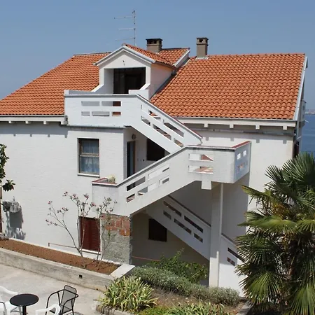 Apartment 834a
